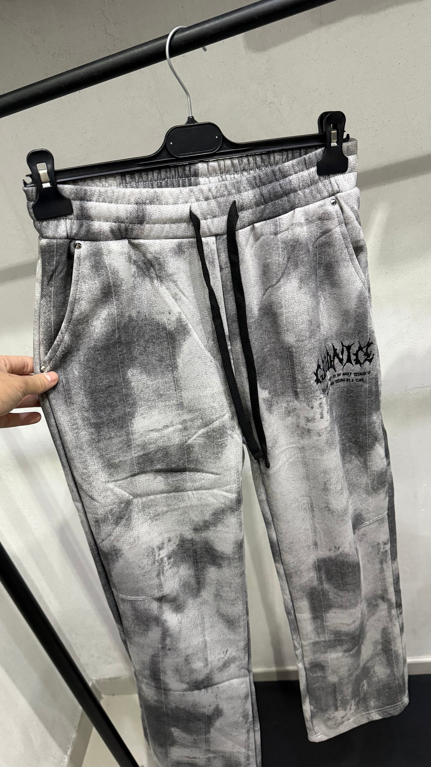 𝐓𝐑𝐀𝐂𝐊𝐒𝐔𝐈𝐓𝐄 𝐆𝐑𝐀𝐍𝐈𝐂𝐄