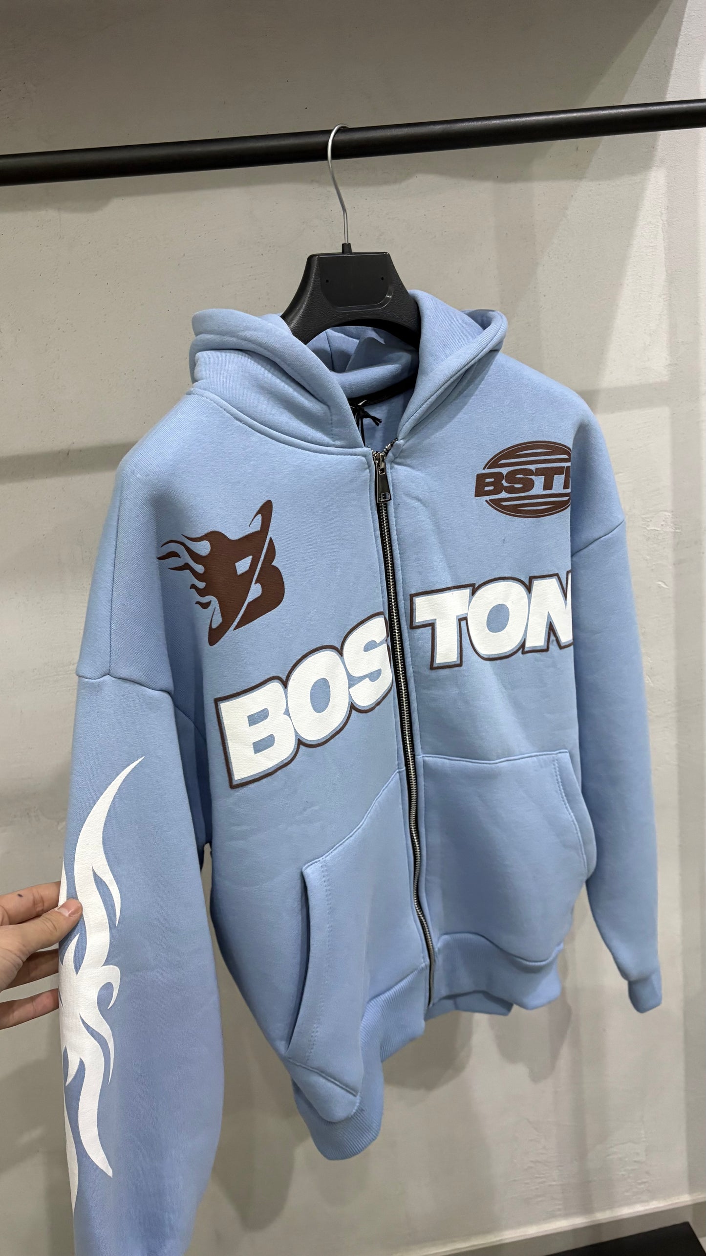 𝐇𝐎𝐎𝐃𝐈𝐄 𝐁𝐎𝐒𝐓𝐎𝐍