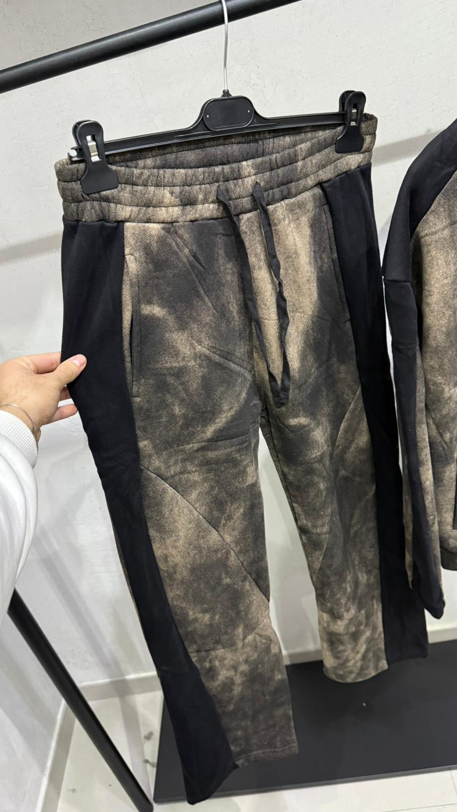 𝐓𝐔𝐓𝐀 𝐁𝐄𝐂𝐇