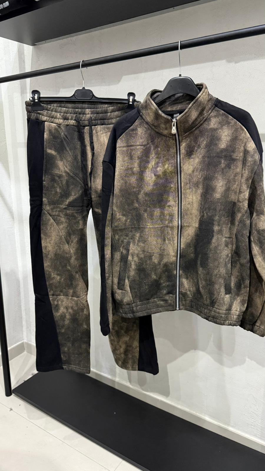 𝐓𝐔𝐓𝐀 𝐁𝐄𝐂𝐇