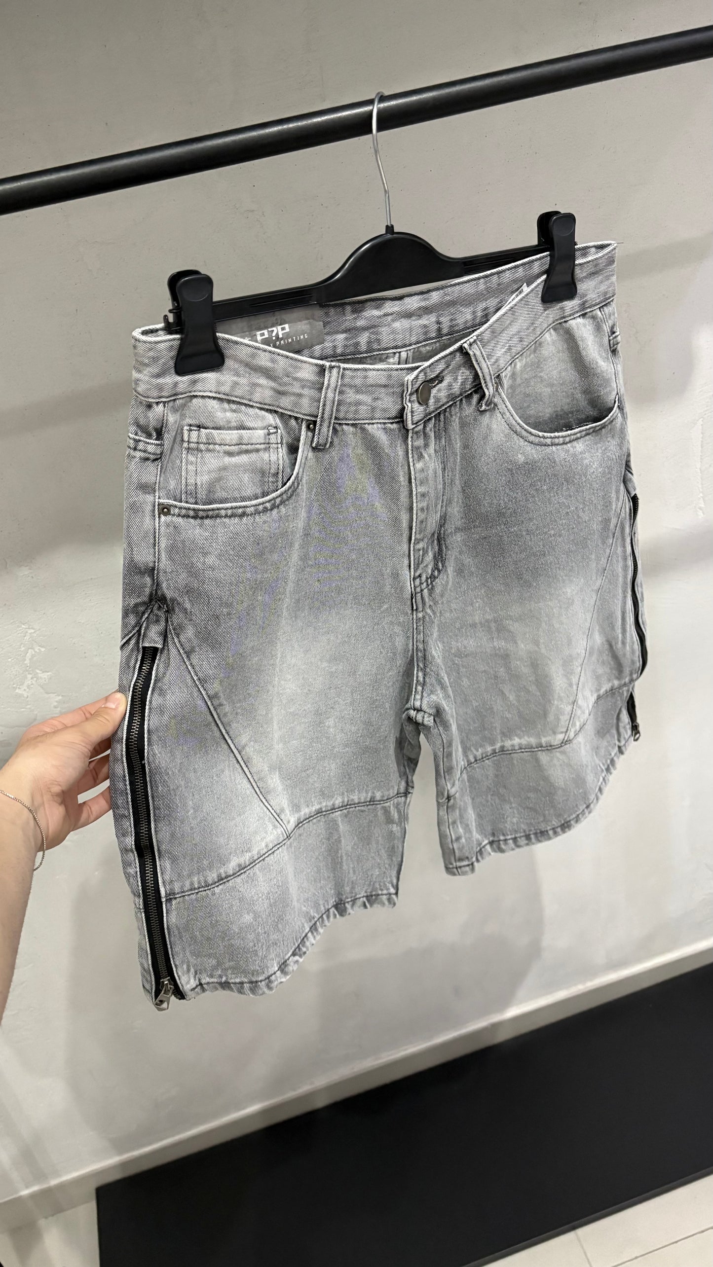 𝐒𝐇𝐎𝐑𝐓 𝐄𝐒𝐓𝐑𝐎𝐈