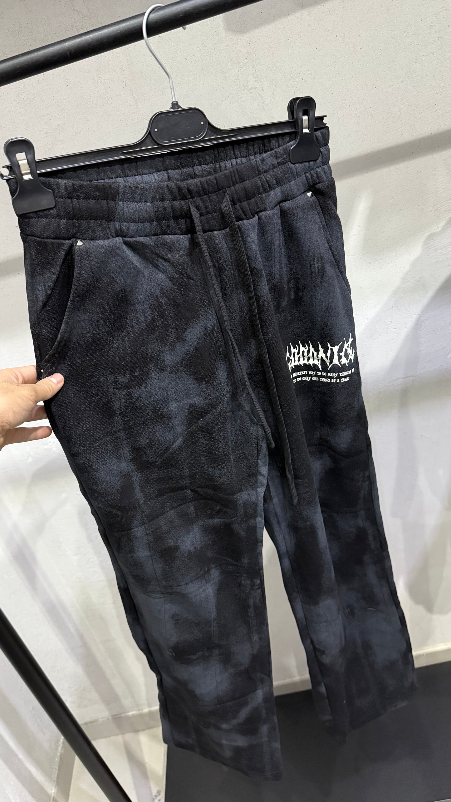 𝐓𝐑𝐀𝐂𝐊𝐒𝐔𝐈𝐓𝐄 𝐆𝐑𝐀𝐍𝐈𝐂𝐄