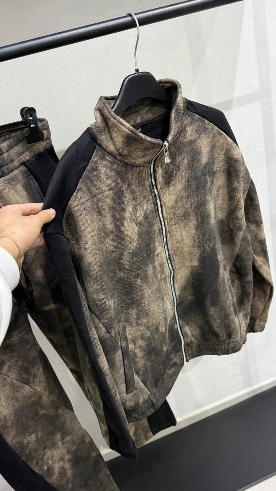 𝐓𝐔𝐓𝐀 𝐁𝐄𝐂𝐇