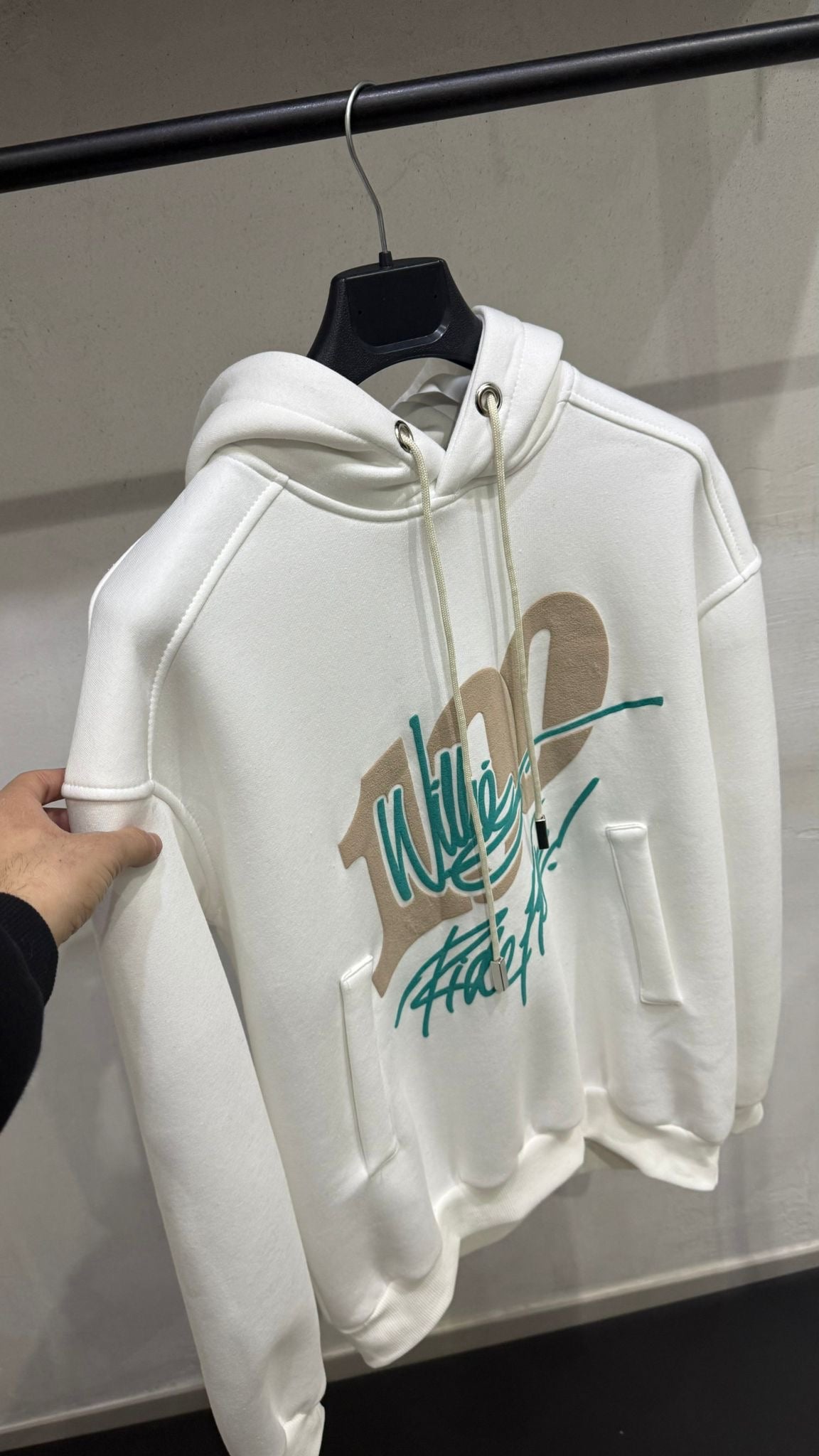 𝐇𝐎𝐎𝐃𝐈𝐄 𝐇𝐔𝐒𝐓𝐋𝐄𝟏𝟎𝟎