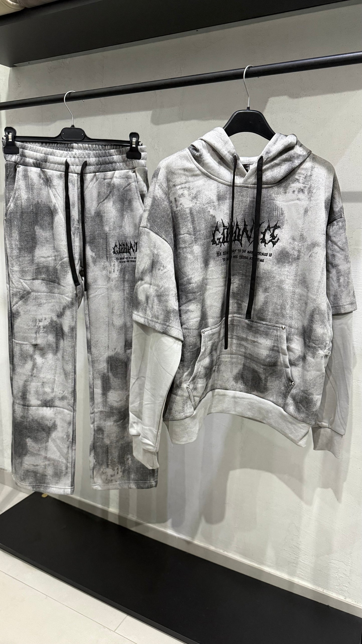 𝐓𝐑𝐀𝐂𝐊𝐒𝐔𝐈𝐓𝐄 𝐆𝐑𝐀𝐍𝐈𝐂𝐄